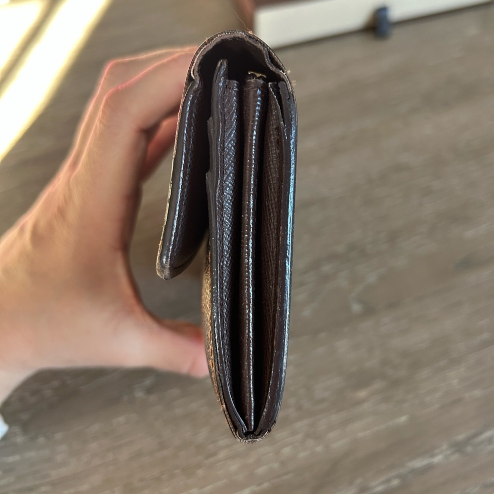 Authentic Louis Vuitton Damier Ebene Sarah Wallet - Picture 4 of 9